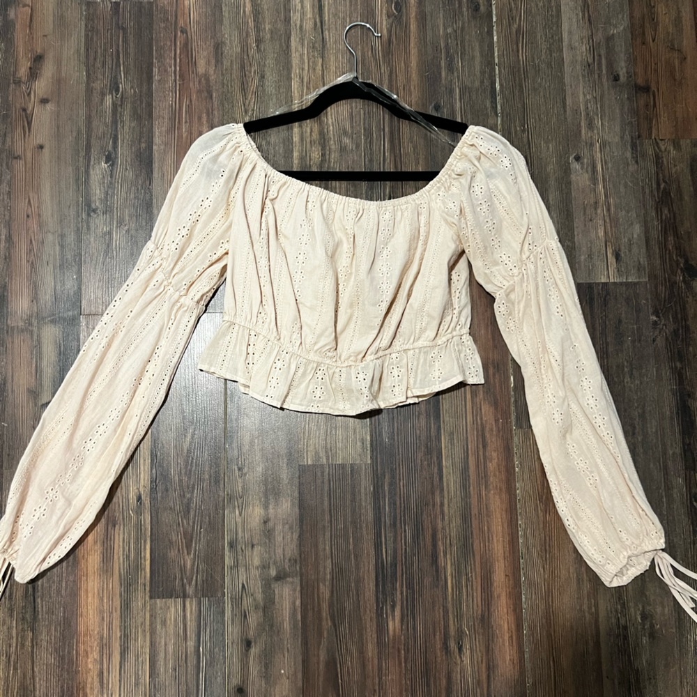 never worn cropped top from boutique. very lightweight.